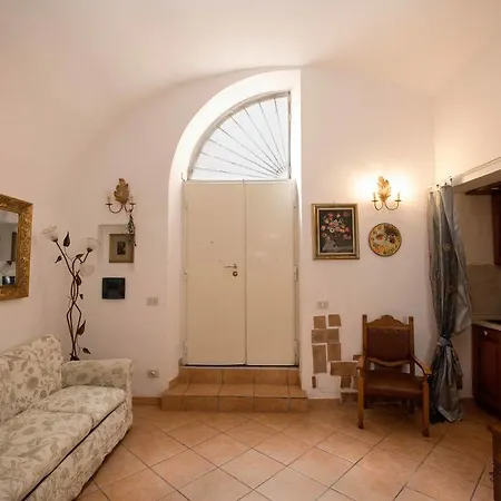 Quattro Cantoni R-home ローマ